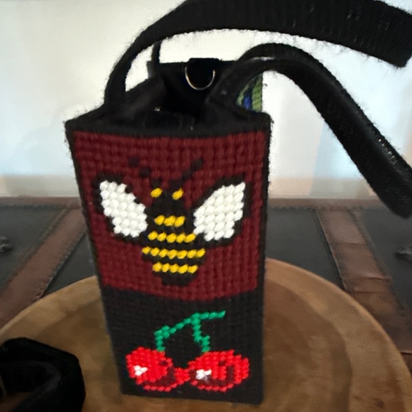 Unif stitch bag. - Picture 2 of 5